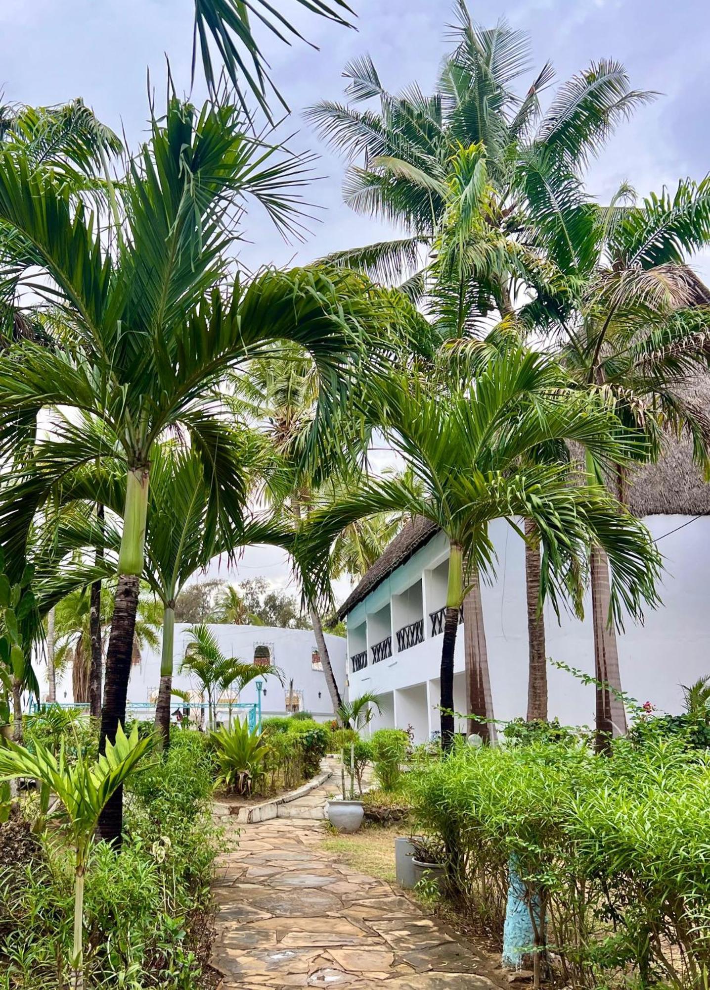 Papillon Garden Bar Villas Bamburi Ngoại thất bức ảnh